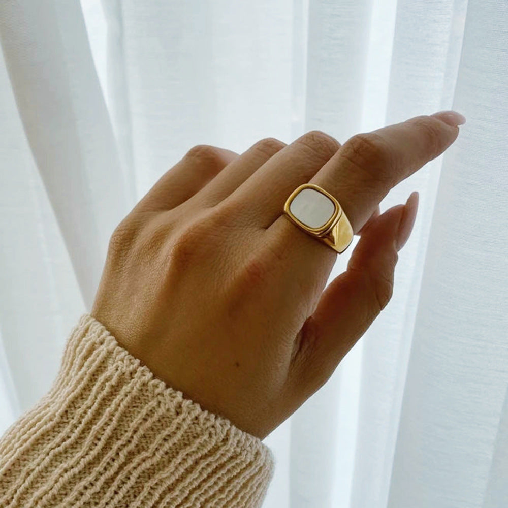 Olivia - Smooth Shell Gold Ring